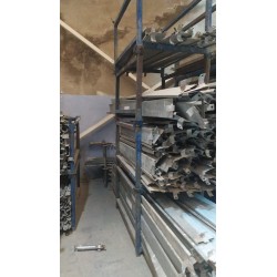 Rodapiés metálicos para andamios – Seguridad en varias medidas